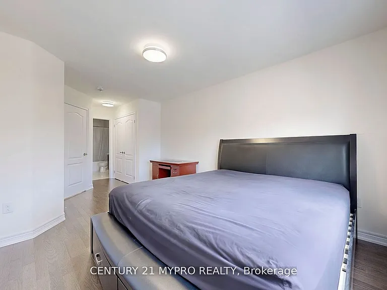 13 N Rexford Dr — Photo 19