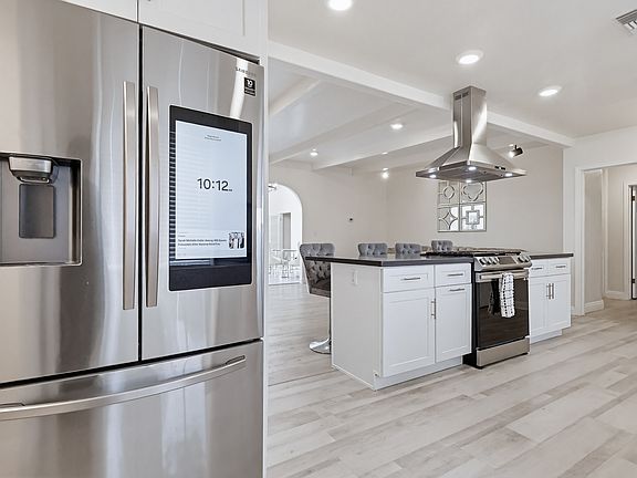 5th image of 9209 Paramount Blvd