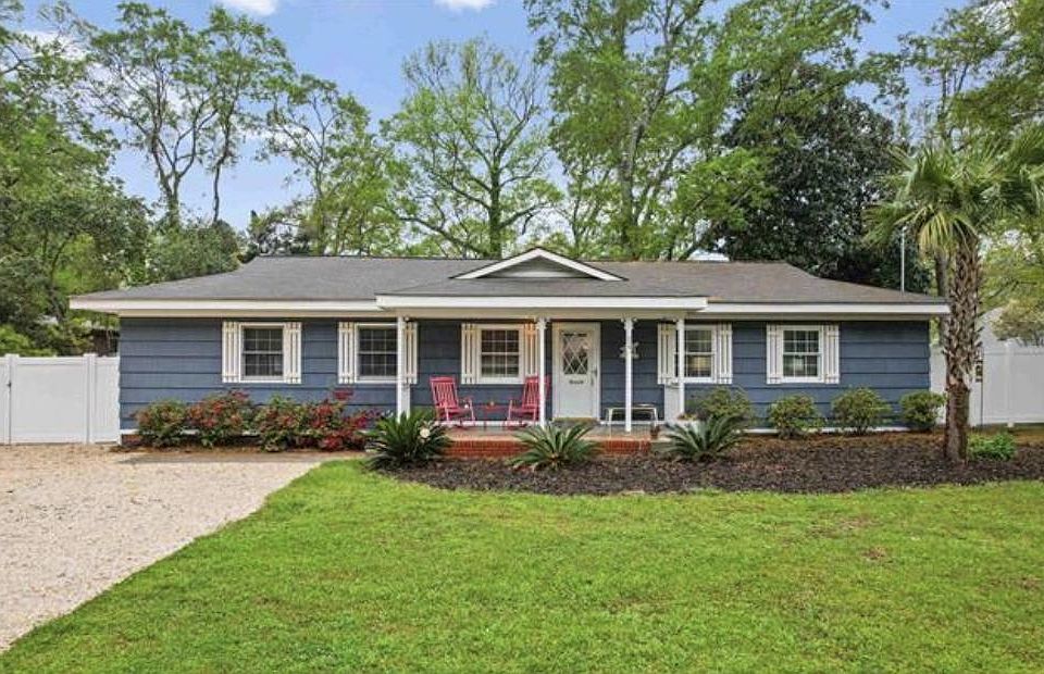 1st image of 627 Pine Dr.