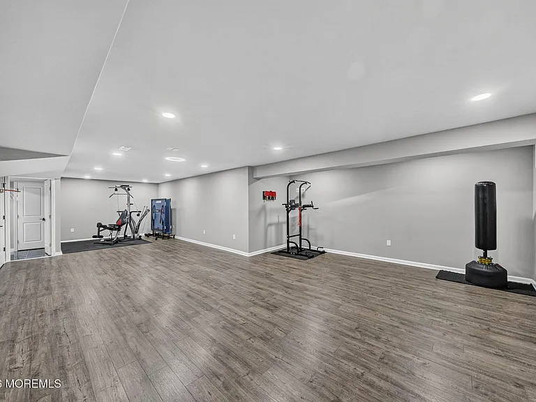 319 Tulip Ct — Photo 52