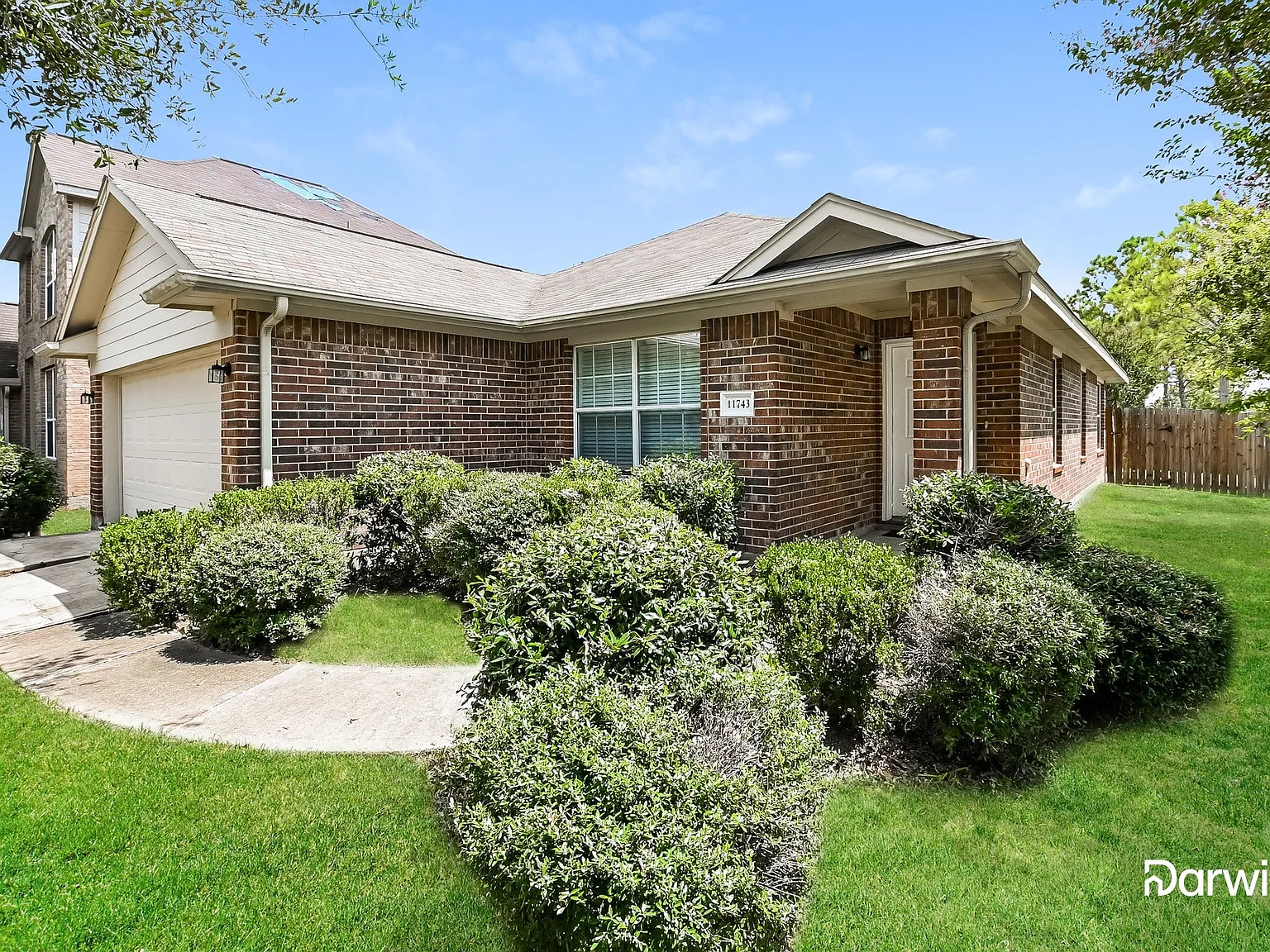 3 bed, 2.0 bath, 1495 sqft, $2,025 — Photo 2