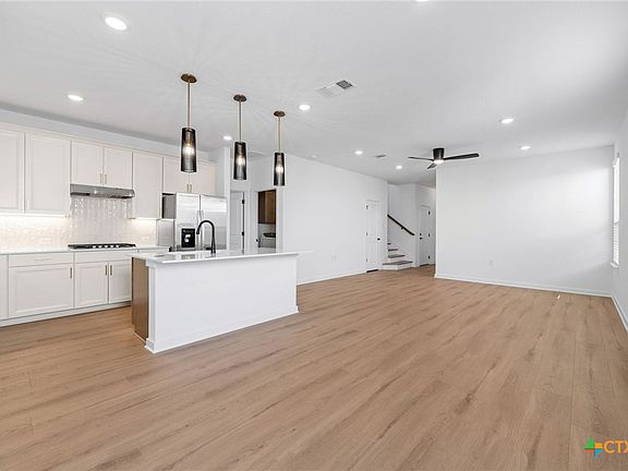 5th image of 125 Adlai Ave