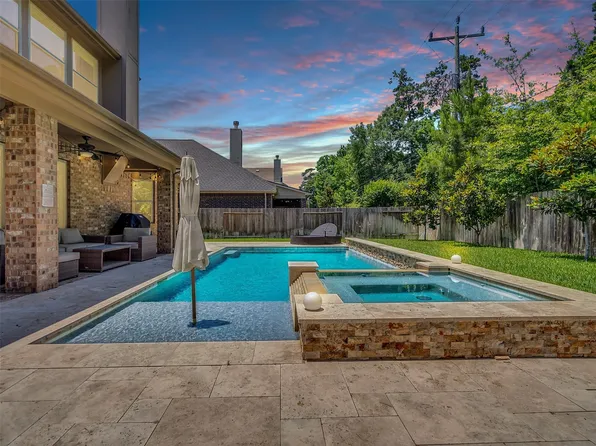 122 Deerfield Meadow Dr, Conroe, TX 77384