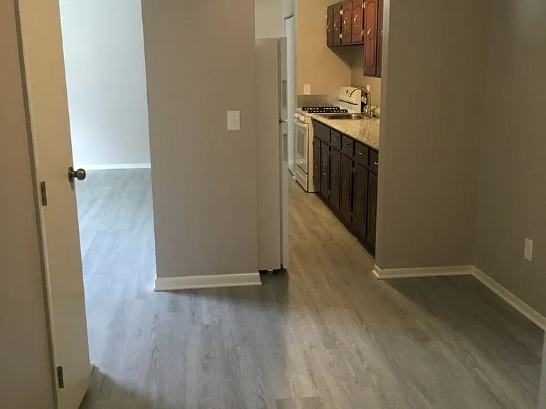 Stoney Creek Apartments — Photo 59