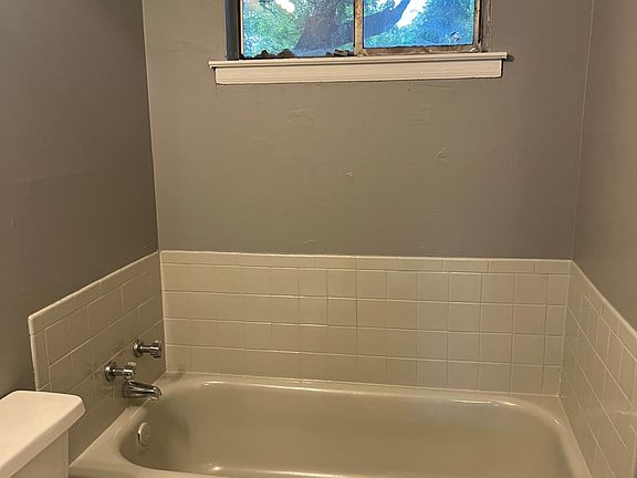 5th image of 120 Kirk Ave