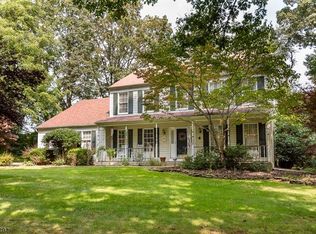 17 Saint Andrews Dr, Washington, NJ 07882