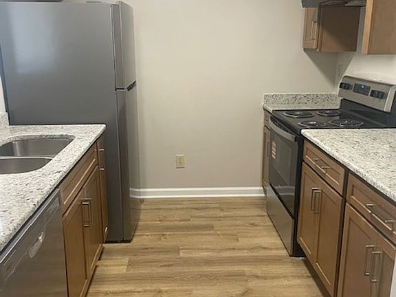 2nd image of 123 Cloister Oaks Cir