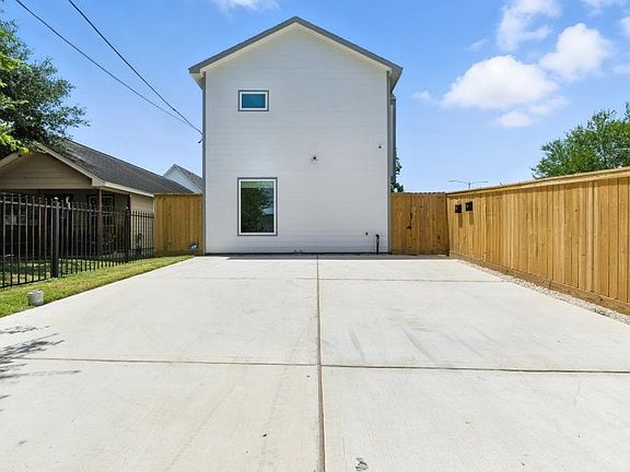 5th image of 3902 McKinley #A-2