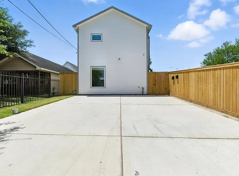 3902 McKinley #1 — Photo 7