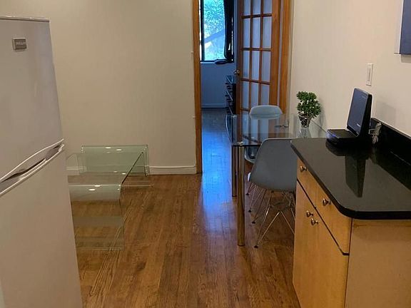 3rd image of 626 10th Ave APT 4A