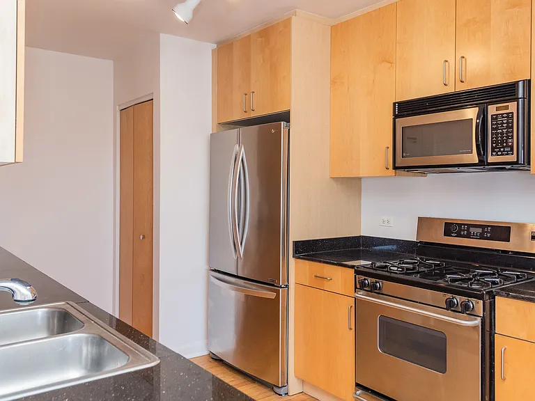 845 W Altgeld St #4D — Photo 11