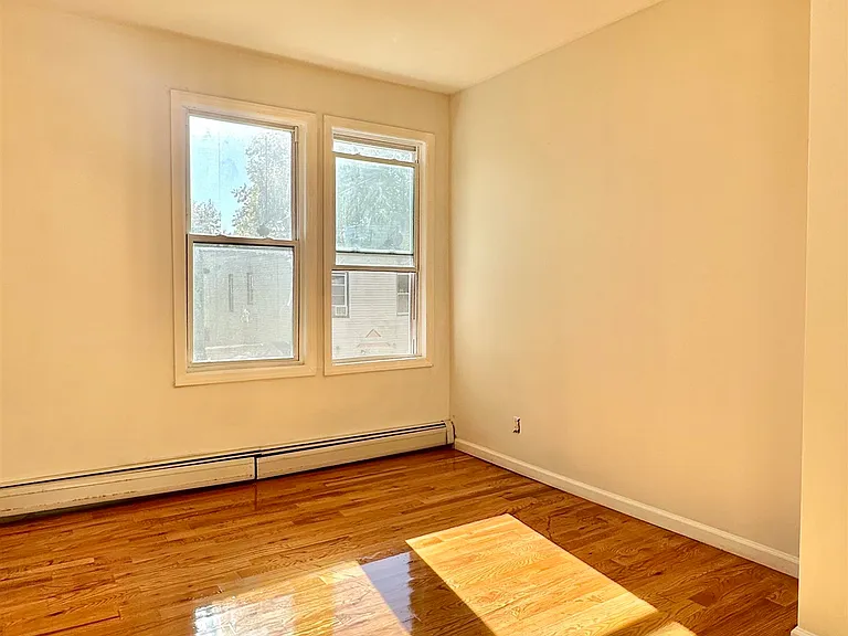 245 Duncan Ave #4 — Photo 12