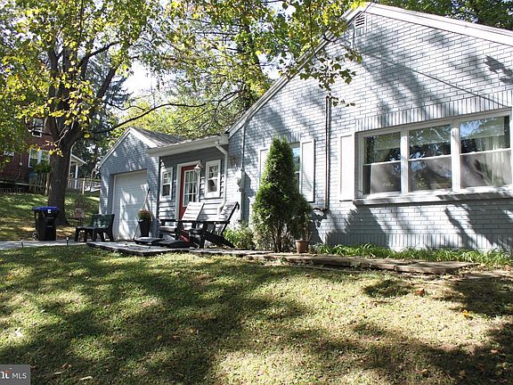 2nd image of 200 N 32nd St
