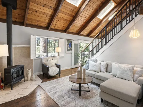 6853 Onyx Trl, Pollock Pines, CA 95726