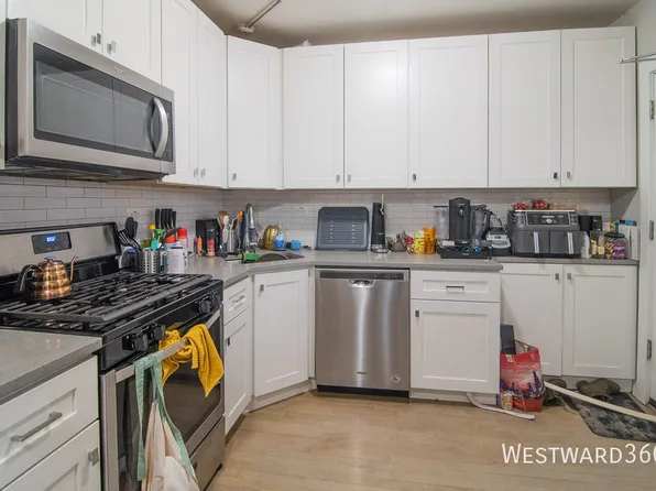 3656 W Eddy St Floor 1, Chicago, IL 60618