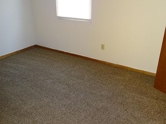 3rd image of 1664 Colonial Dr