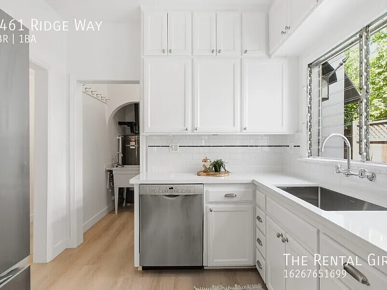1461 Ridge Way — Photo 9