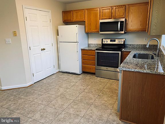 4th image of 1772 Tiger Lily Cir