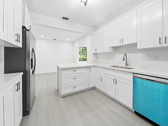 4th image of 1164 NE 130th Street