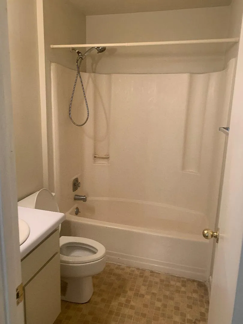 2 bed, 850 sqft, $870 — Photo 4