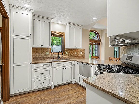 2nd image of 1 Boulder Ct
