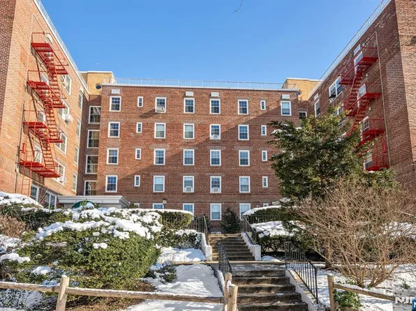 8300 Boulevard E #4D, North Bergen, NJ 07047