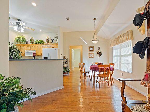 4th image of 292 SW Ace Ln
