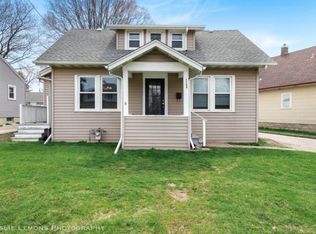 1106 Sycamore Rd, Dekalb, IL 60115