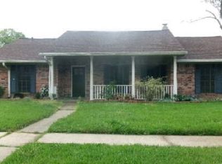915 Hackberry St, La Porte, TX 77571