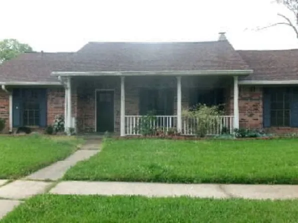 915 Hackberry St, La Porte, TX 77571