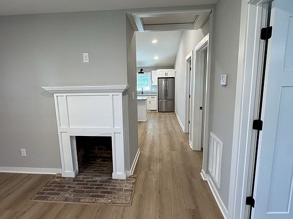 4th image of 231 Glenn St NW