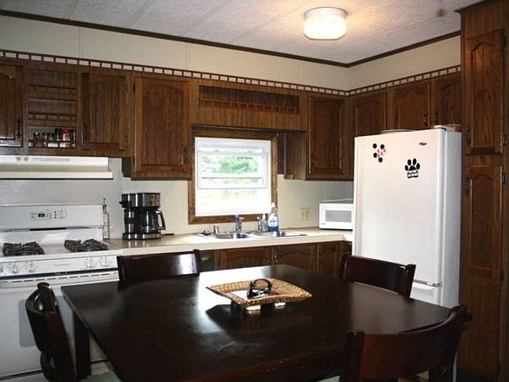 City water is hooked up and included in the tax bill.