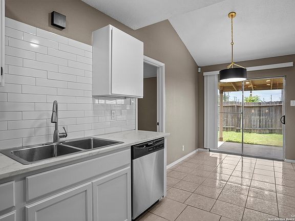 5th image of 5279 Meadow Rise St