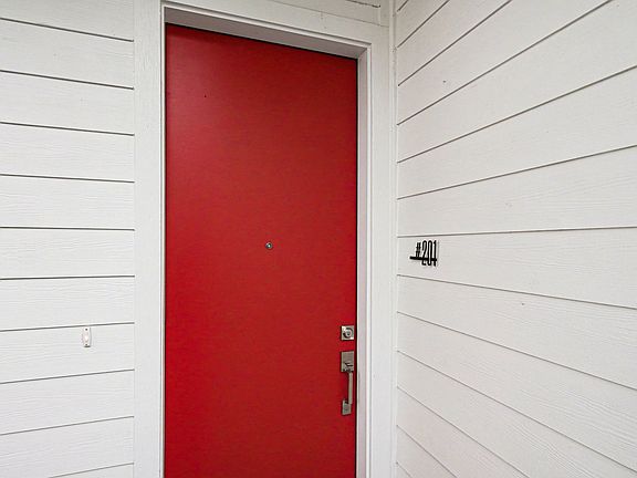 4th image of 2217 N Fitzhugh Ave #201