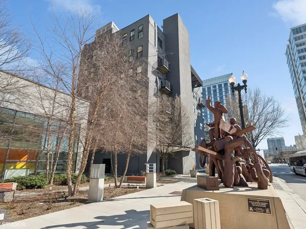 626 W Randolph St APT 502, Chicago, IL 60661