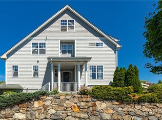 302 Bridgeview Dr, Poughkeepsie, NY 12601