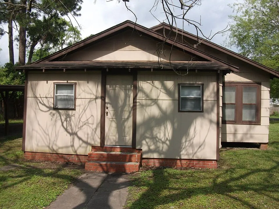 3 bed, 1056 sqft, $975 — Photo 2