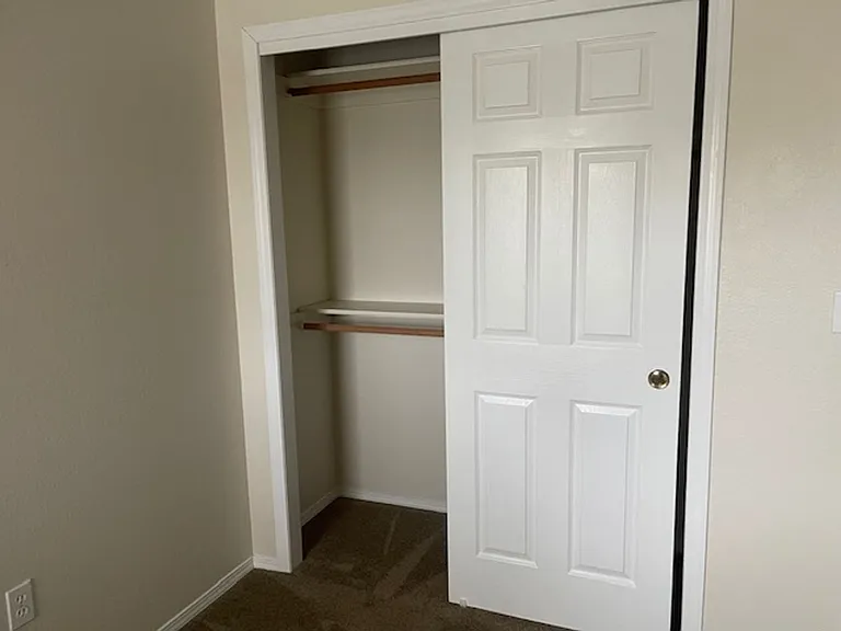167-Triple Crown Apts — Photo 12