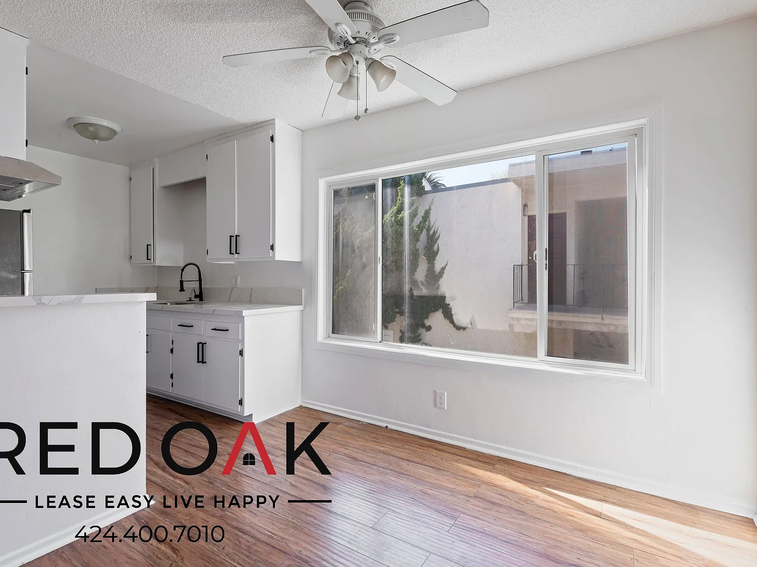 Cozy 2-Bed with Two Parking Spaces Included, Walk-in Closet, and Hardwood Floors ~ In Palms! — Photo 4