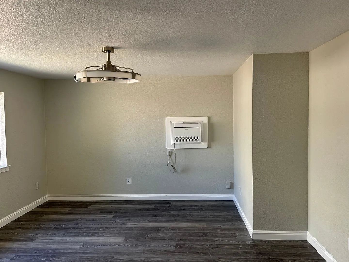 2 bed, 1.0 bath, 660 sqft, $1,595 — Photo 3