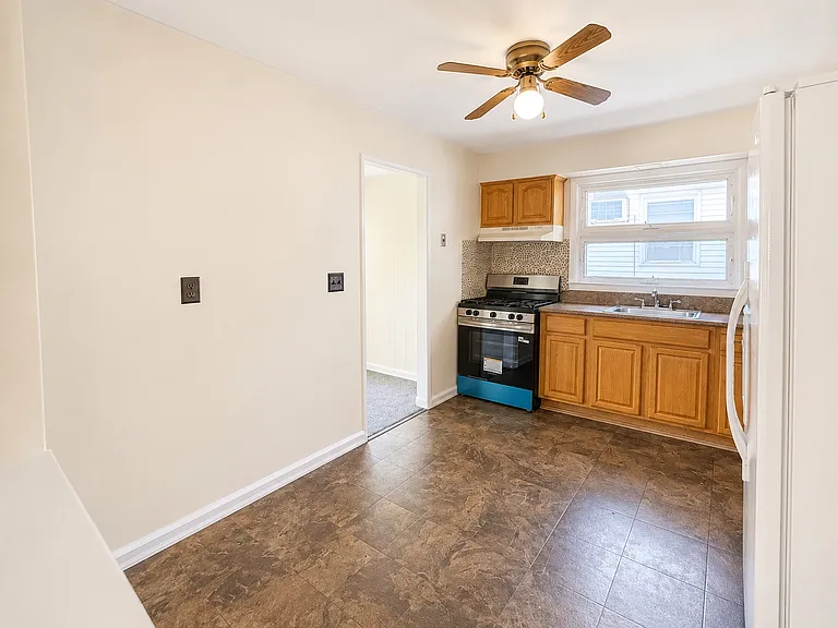 124 Kelvin Ave #2 — Photo 7