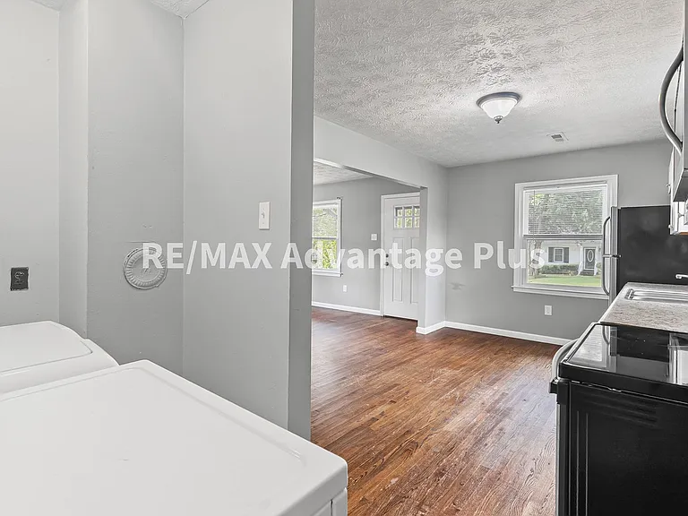 200 Gross St — Photo 14