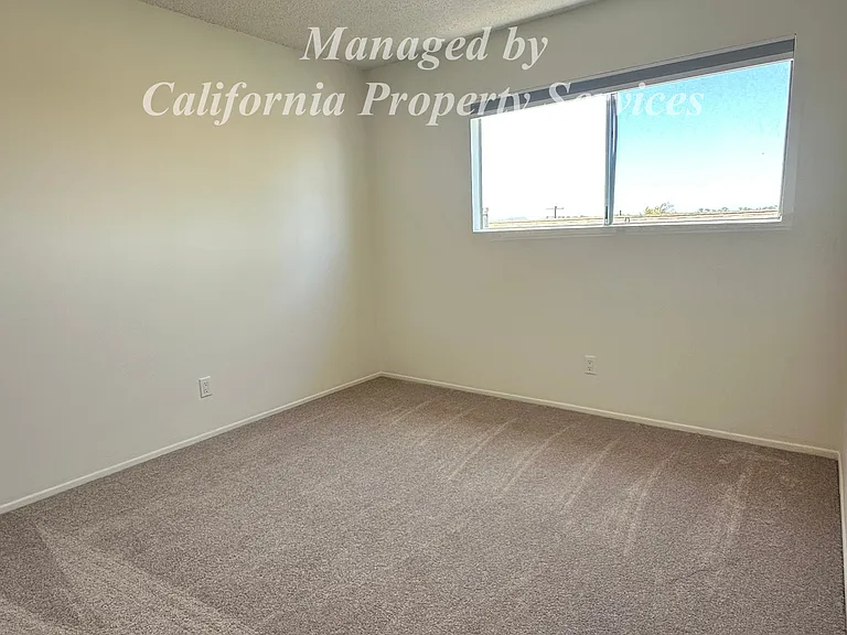 188 N Elm St #2B — Photo 9