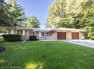 202 McCormick Dr, Dekalb, IL 60115