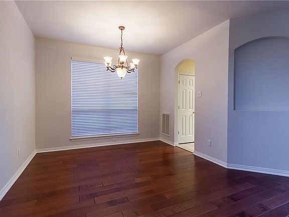 4th image of 3829 Birchmont Dr