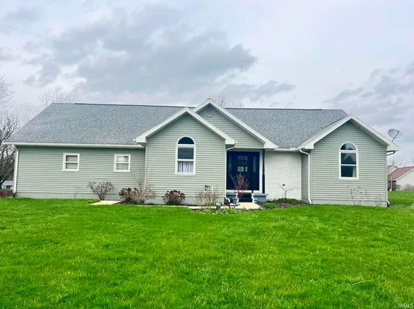 11341 Castle Dr, Plymouth, IN 46563