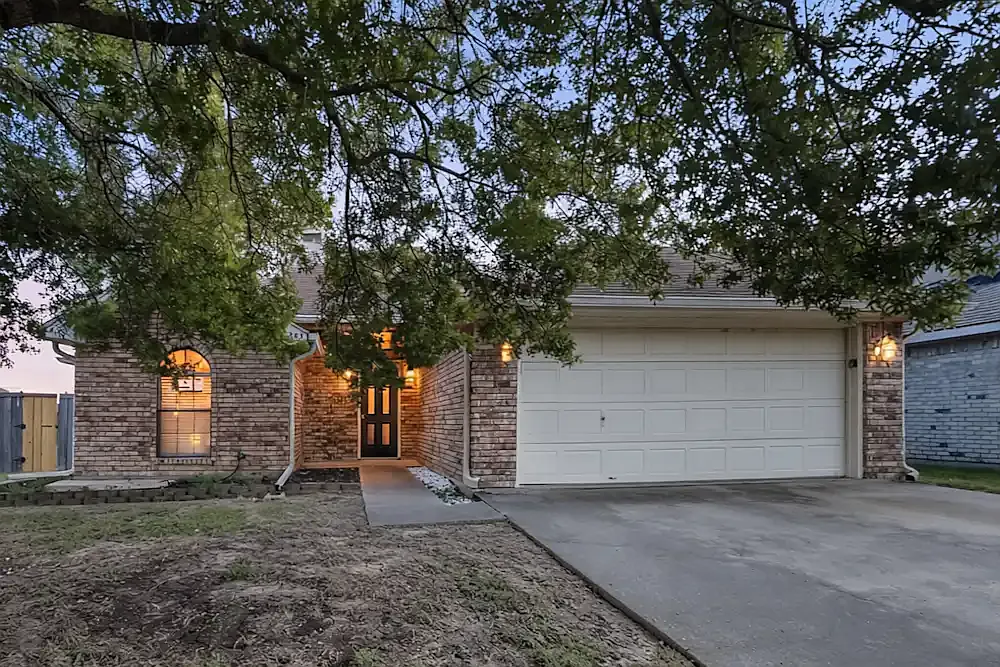 3 bed, 1302 sqft, $1,340 — Photo 1