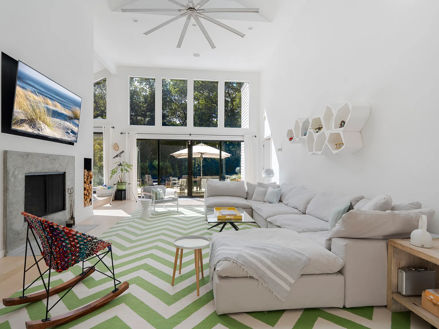 Stylish + Private Contemporary — Photo 1