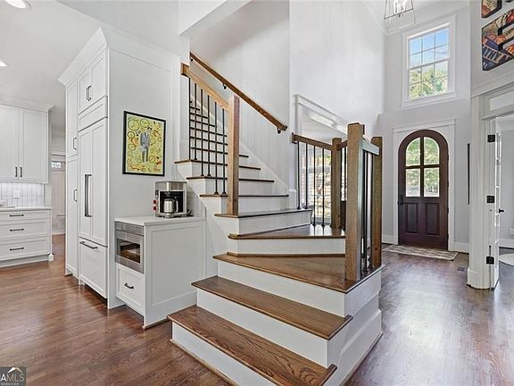 4th image of 5001 Redcliff Ct