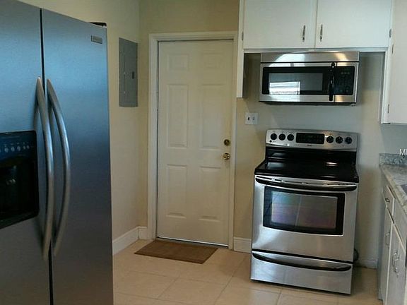 5th image of 1423 E 109th Ave